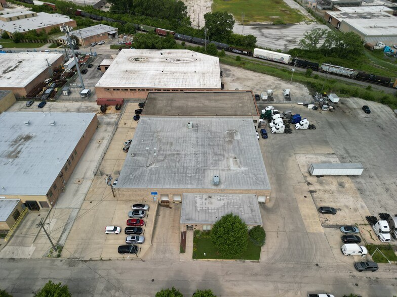 More Photos Of 6100 S New England Ave, Chicago Manufacturing For Lease