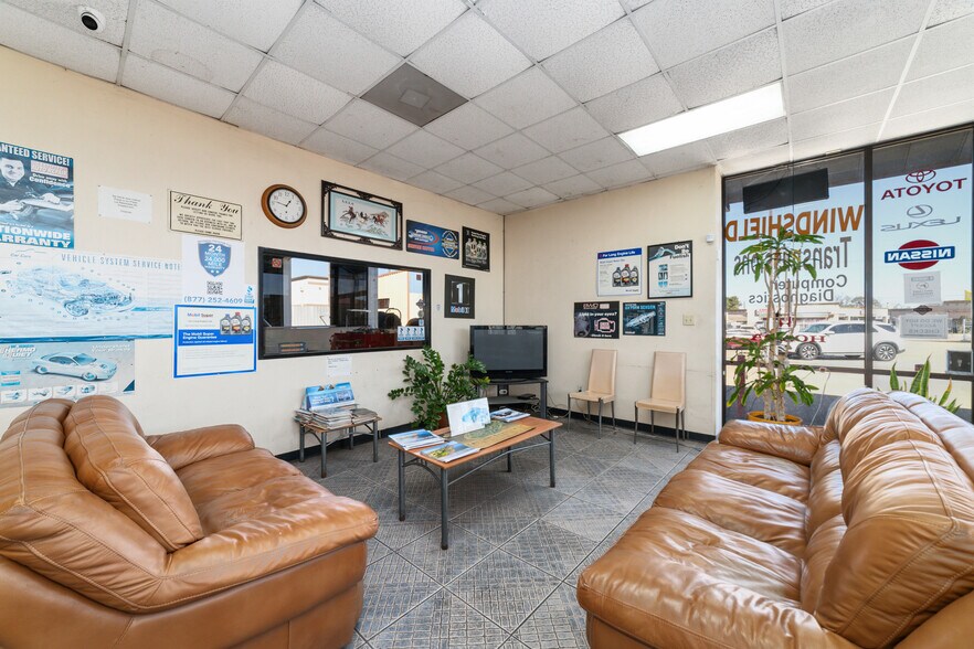 More Photos Of 11239 Veterans Memorial Dr, Houston Auto Repair For Sale