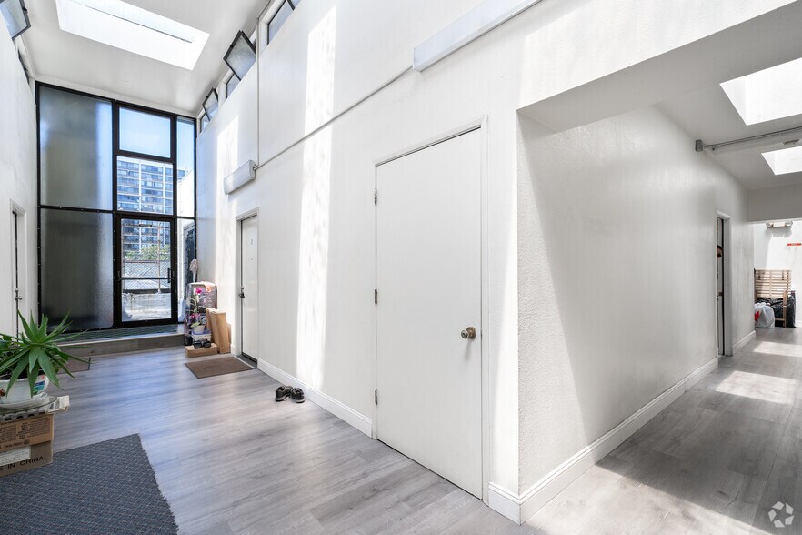 More Photos Of 815-821 Webster St, Oakland Storefront Retail Office For Lease