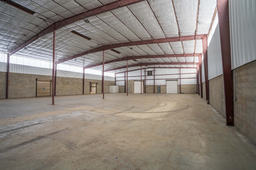 More Photos Of 12925 N 49th St, Clearwater Warehouse For Lease
