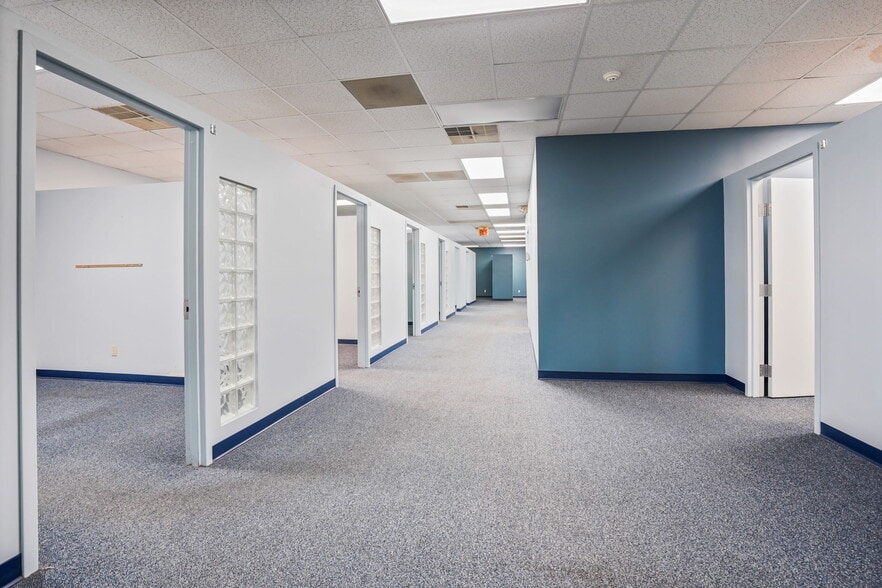 More Photos Of 4000 E Broad St, Whitehall Convenience Store For Sale