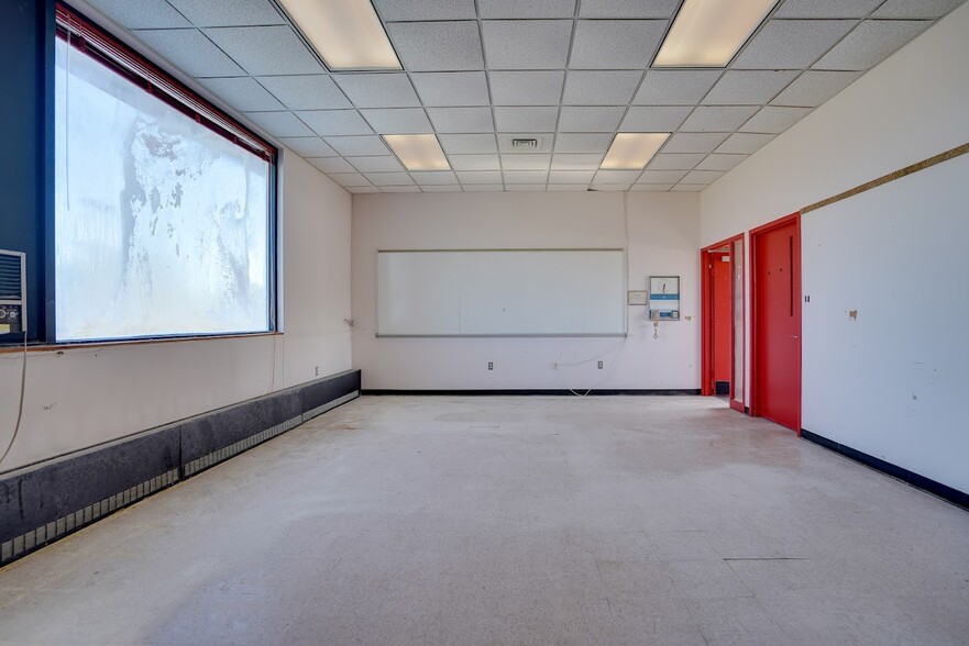 More Photos Of 275 Portsmouth Ave, Stratham Light Manufacturing For Sale