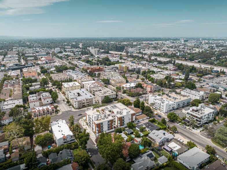 More Photos Of 10555 Bloomfield St, Toluca Lake Apartments For Sale