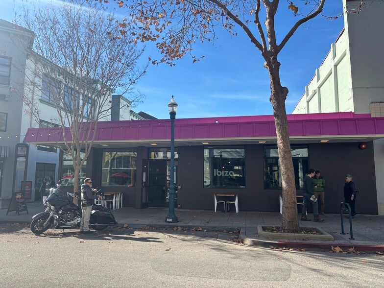 More Photos Of 1541 Pacific Ave, Santa Cruz Storefront For Lease