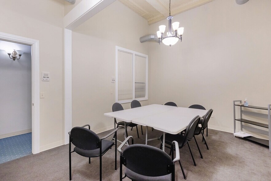 More Photos Of 319 N Burdick St, Kalamazoo Apartments For Lease