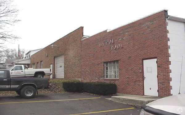 More Photos Of 29-35 Brussels Ave, Englewood Warehouse For Lease