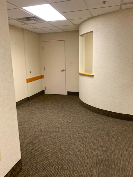 More Photos Of 3430 Newburg Rd, Louisville Medical For Lease