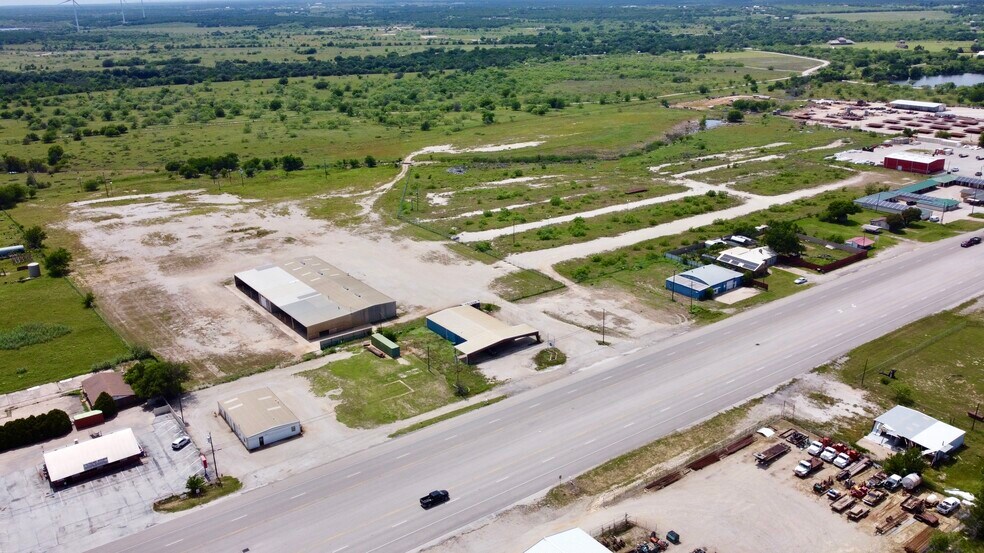 More Photos Of 902 S Main St, Jacksboro Warehouse For Sale