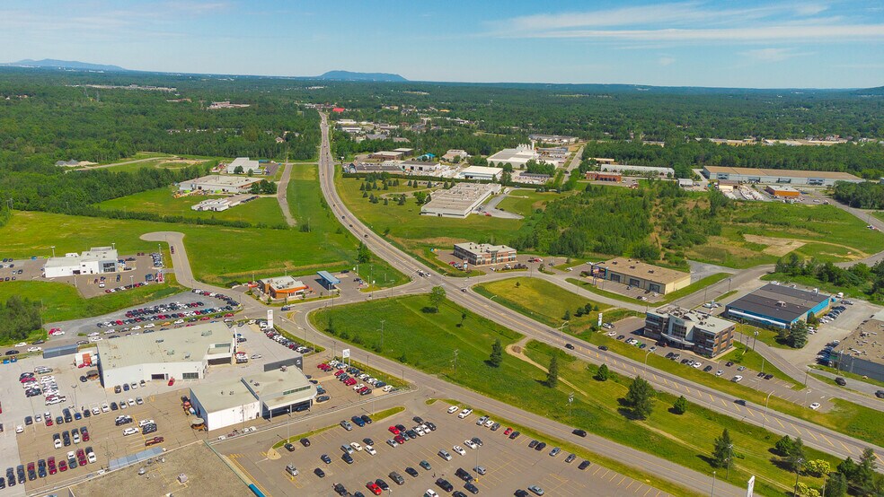 More Photos Of 145 Rue De Sherbrooke, Cowansville Office For Lease