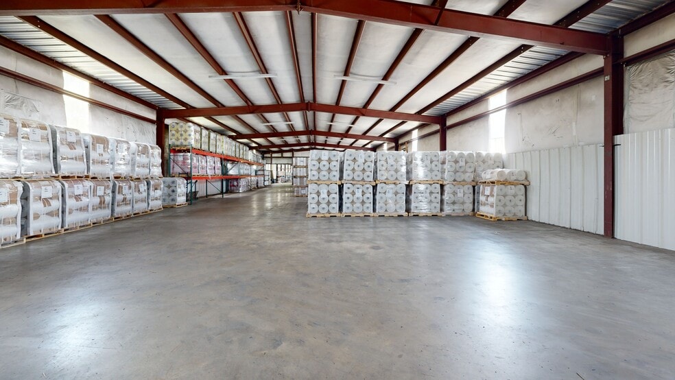 More Photos Of 153 W County Line Rd, Springdale Warehouse For Lease