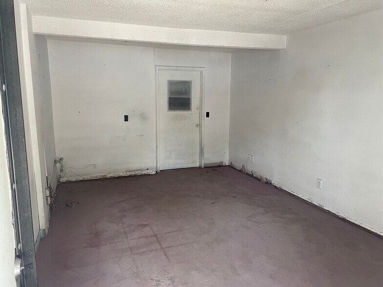 More Photos Of 4131 Lenox Ave, Jacksonville Warehouse For Lease