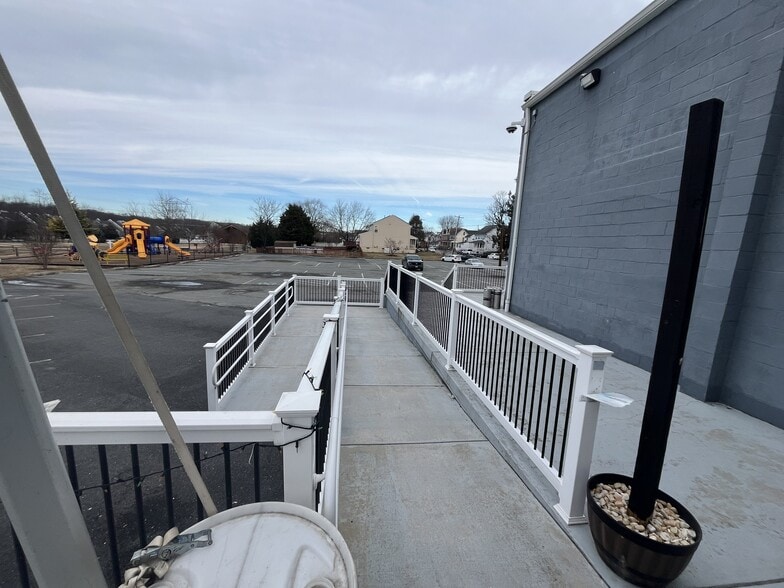 More Photos Of 325 Front St, Perryville Restaurant For Sale