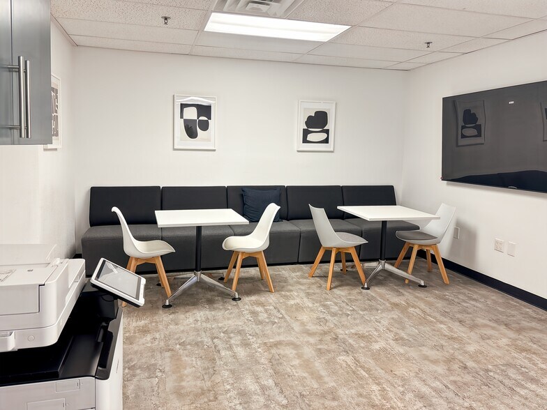 More Photos Of 6301 Mountain Vista St, Henderson Coworking Space