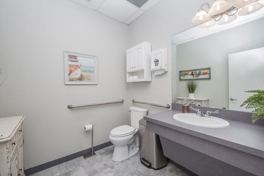 More Photos Of 406-410 N 6th St, West Monroe Light Manufacturing For Sale