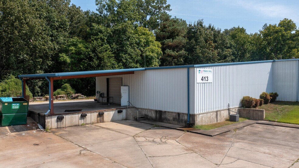 More Photos Of 415 Wilkins Wise Rd, Columbus Showroom For Sale