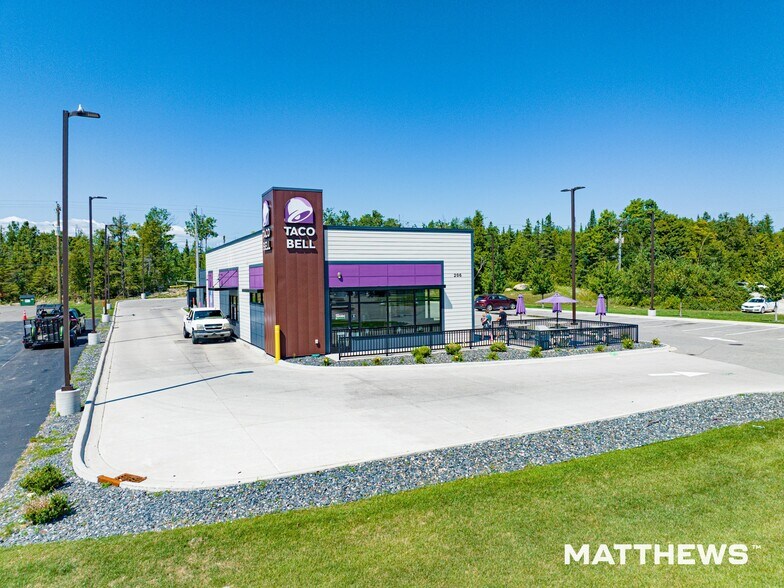 Primary Photo Of W 206 US-2, Saint Ignace Fast Food For Sale