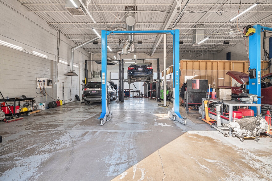 More Photos Of 324 W Hampden Ave, Englewood Auto Repair For Lease