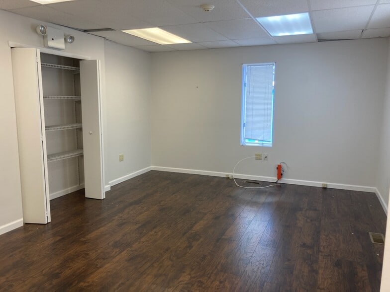 More Photos Of 103 Cooper St, Babylon Office For Lease