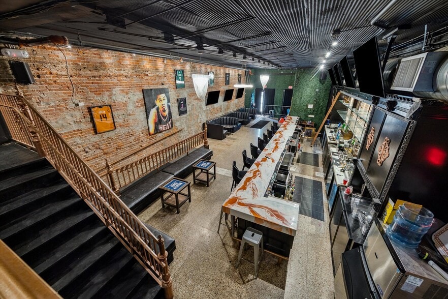 More Photos Of 110 Main St, Houston General Retail For Lease