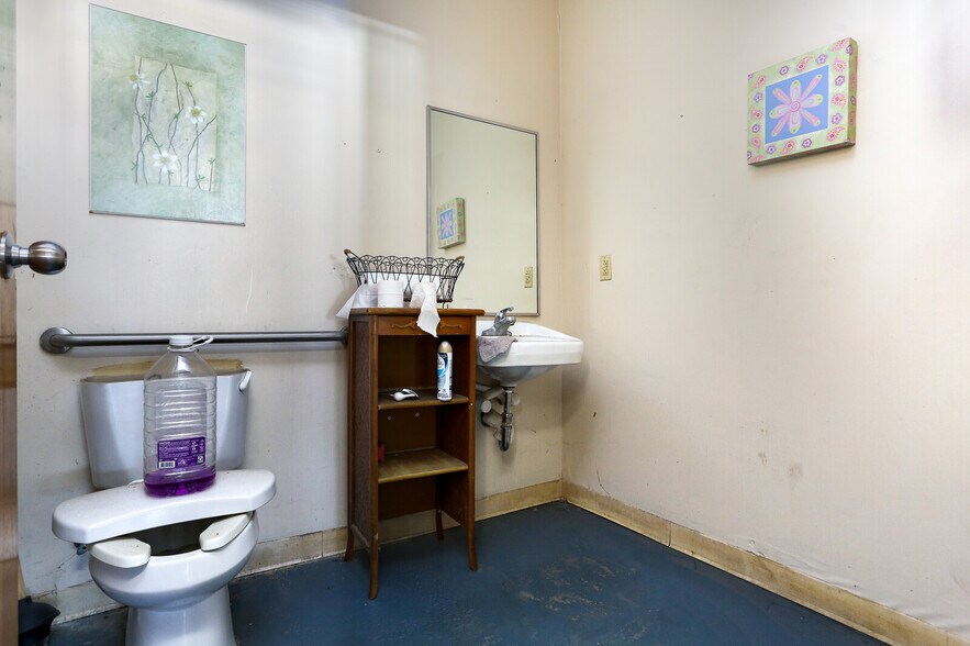 More Photos Of 9262 Culebra Rd, San Antonio Storefront Retail Office For Sale