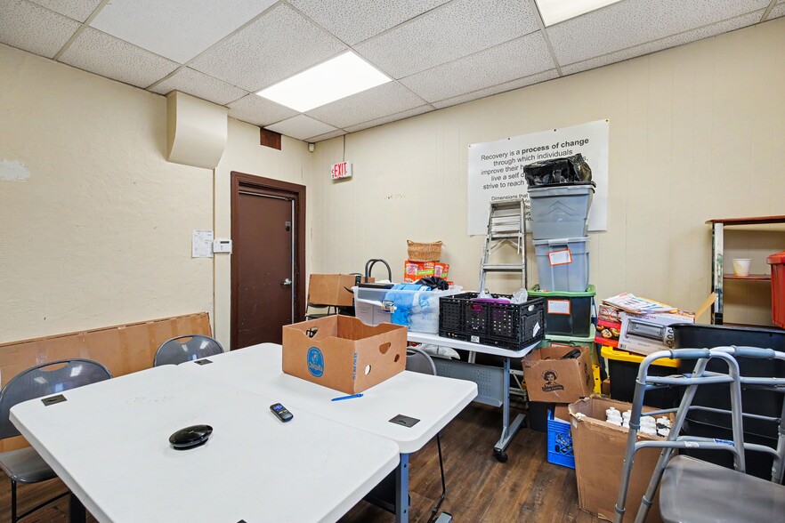 More Photos Of 1002 Monmouth St, Newport Office Residential For Sale