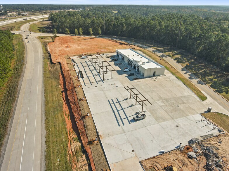 More Photos Of I-45 South, Huntsville Storefront Retail Office For Lease