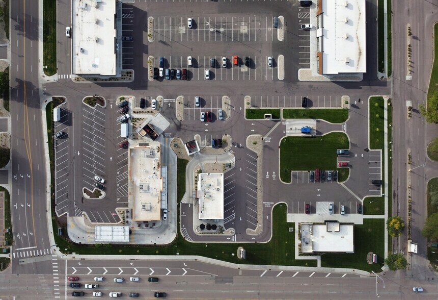 More Photos Of 4005 W 41st St, Sioux Falls General Retail For Sale