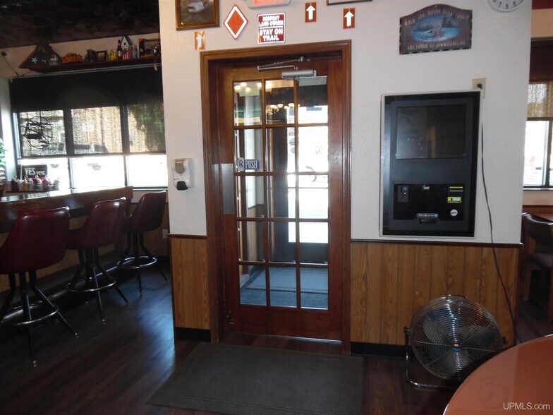 More Photos Of 31 Trimountain Ave, South Range Bar For Sale