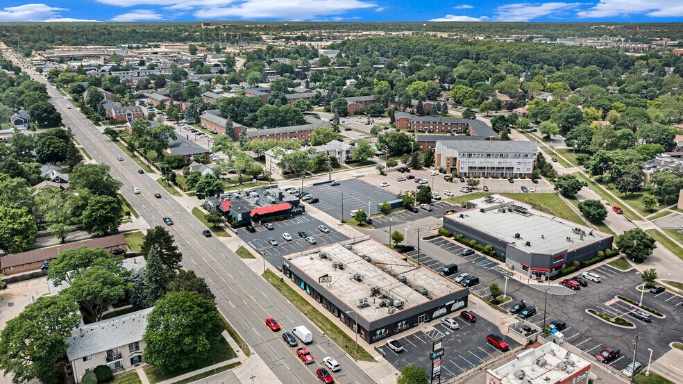 More Photos Of 1800 W 14 Mile Rd, Royal Oak Freestanding For Lease