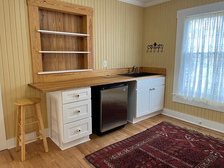 More Photos Of 1600 S Ford St, Llano Storefront Retail Office For Sale