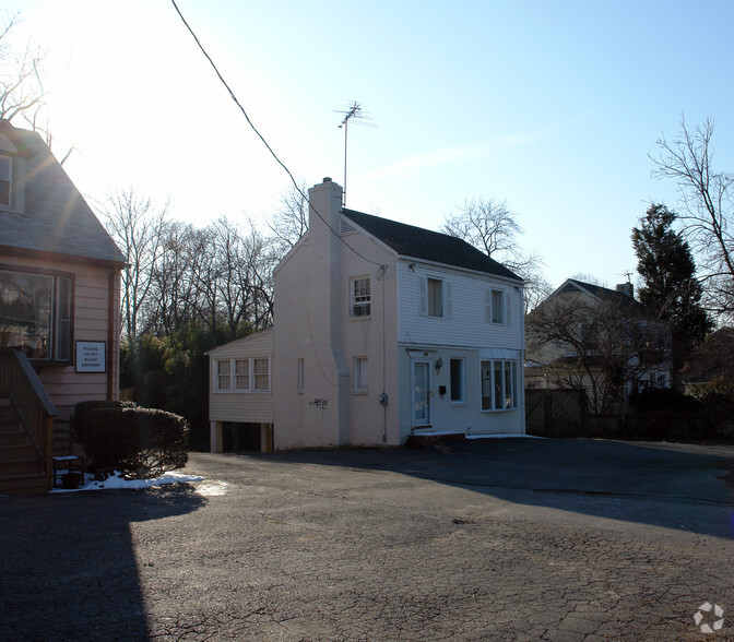 Primary Photo Of 819 W Broad St, Falls Church Freestanding For Sale