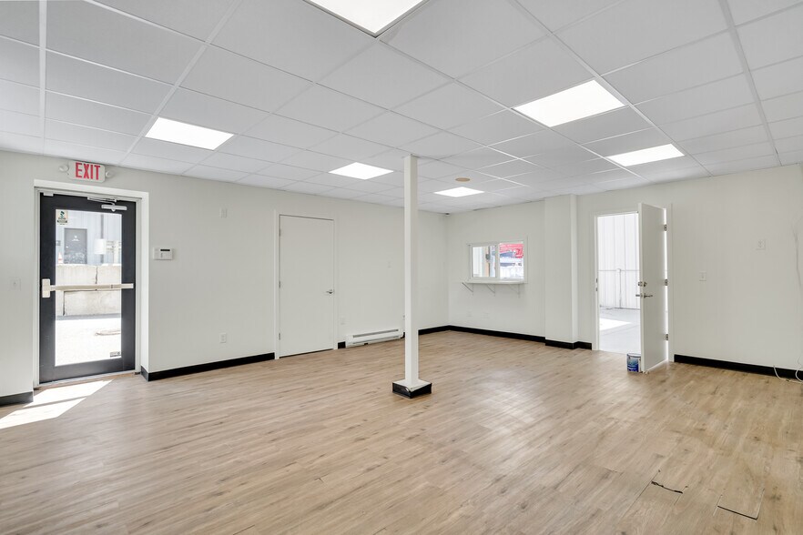 More Photos Of 7 Adam Rd, Stoneham Unknown For Lease