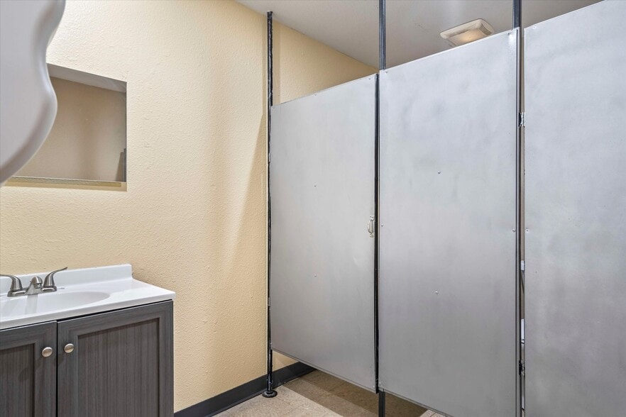 More Photos Of 205 Maple St, Overbrook Mixed Retail For Sale