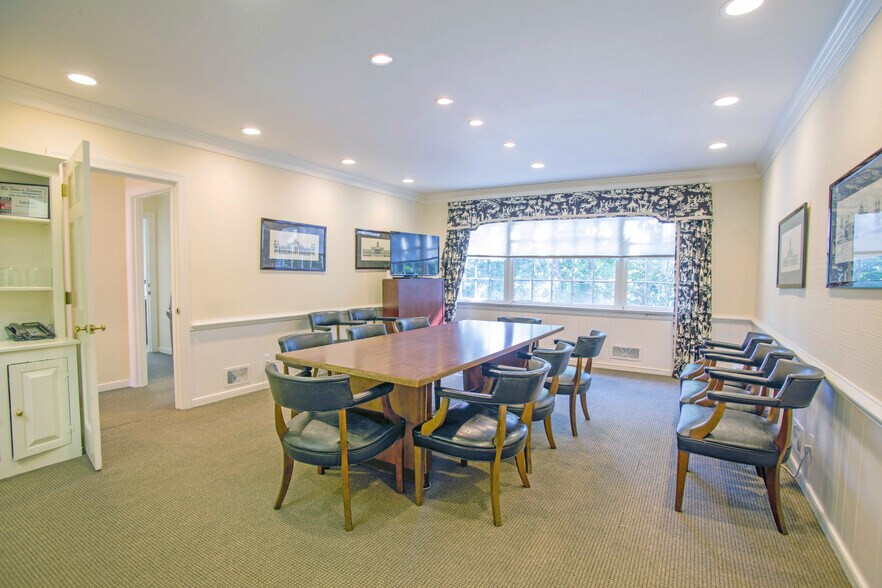 More Photos Of 3211 Old Forest Rd, Lynchburg Office For Sale