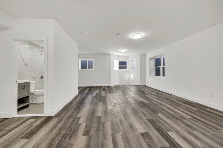 More Photos Of 533 Greenwich St, Hempstead Apartments For Sale