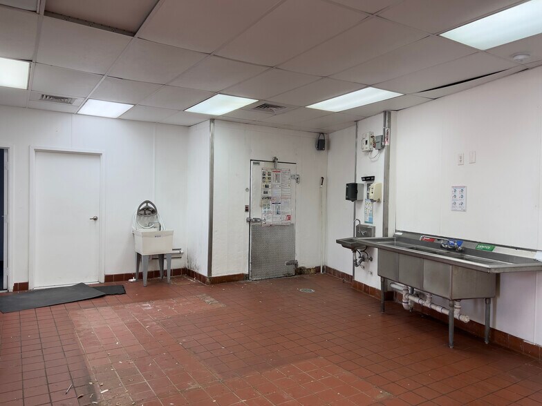 More Photos Of 3400 NE 2nd Ave, Miami Restaurant For Sale
