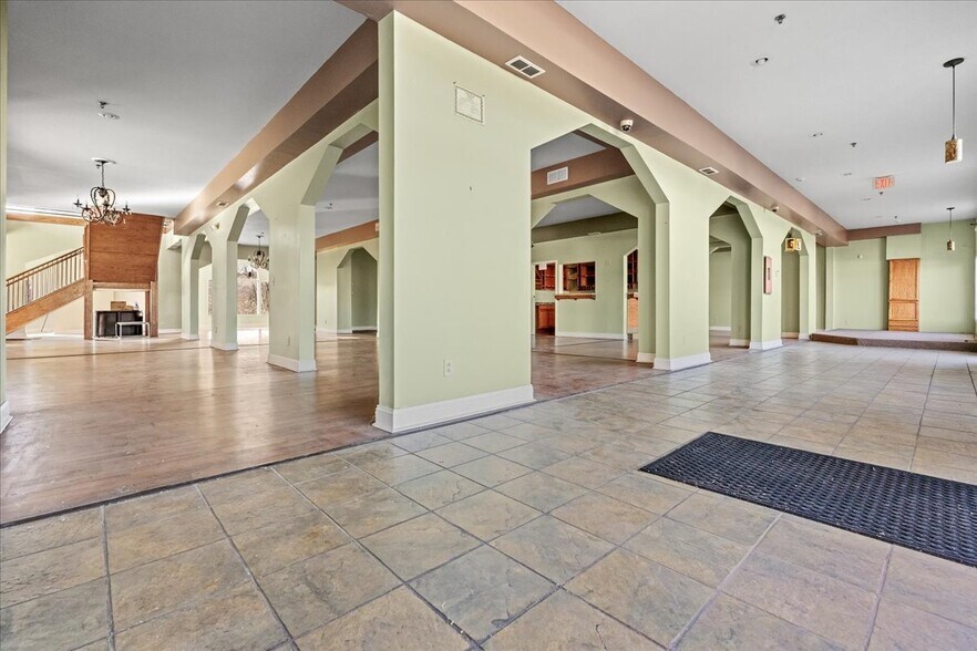 More Photos Of 1903 Grand Central Ave, Vienna General Retail For Sale