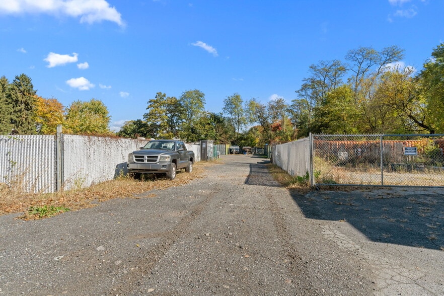 More Photos Of 1510 Haines Rd, Levittown Storefront Retail Office For Sale