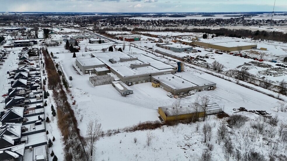 More Photos Of 1375 Rue Brouillette, Saint-hyacinthe Manufacturing For Lease