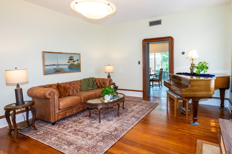 More Photos Of 33 Old Mission Ave, Saint Augustine Specialty For Sale
