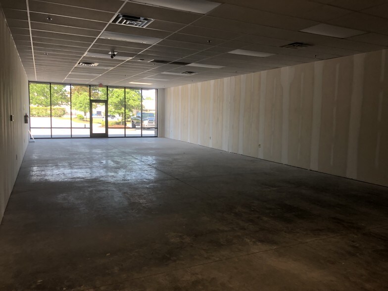 More Photos Of 4600 E 10th St, Greenville General Retail For Lease
