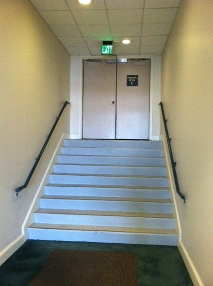 More Photos Of 211 King St, Charleston Office For Lease