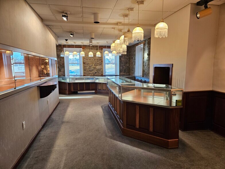 More Photos Of 3144 Hamilton Blvd, Allentown Storefront Retail Office For Lease