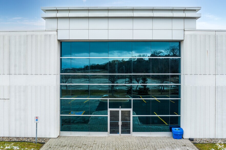 More Photos Of 1293 N Service Rd E, Oakville Warehouse For Lease