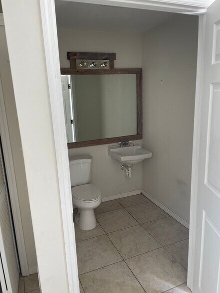 More Photos Of 1653 20th St, Vero Beach Office For Sale