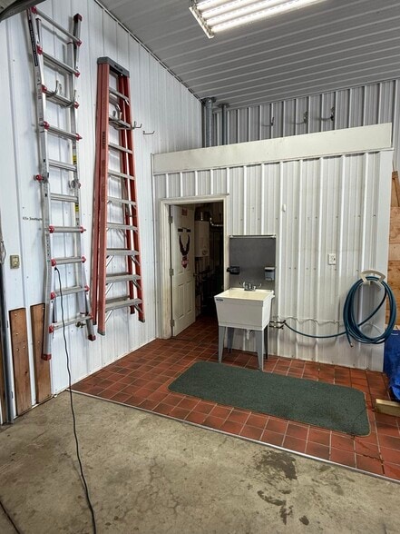 More Photos Of 2414 Batestown Rd, Danville Flex For Sale