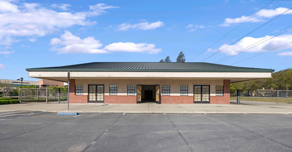 Primary Photo Of 3404 Shadowbrook Dr, Stockton Storefront Retail Office For Lease
