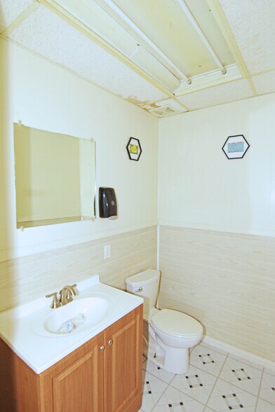 More Photos Of 1003 S County Rd W, Odessa Office For Lease