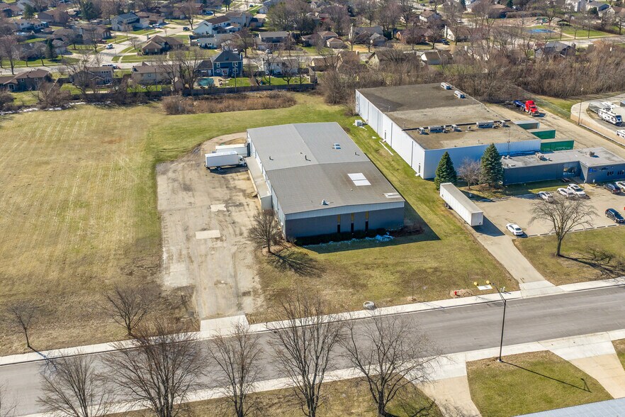 More Photos Of 1005 Geneva St, Shorewood Warehouse For Sale