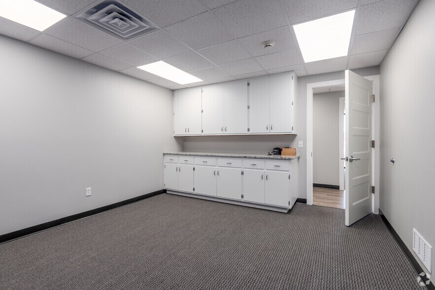 More Photos Of 2919 Packers Ave, Madison Warehouse For Lease